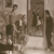 משתקפת במראה מיה וזהרה ברדיצ'בסקי, עומדת אילנה שיפר, יושב יצחק משיח ולידו משה לזרע, 1947